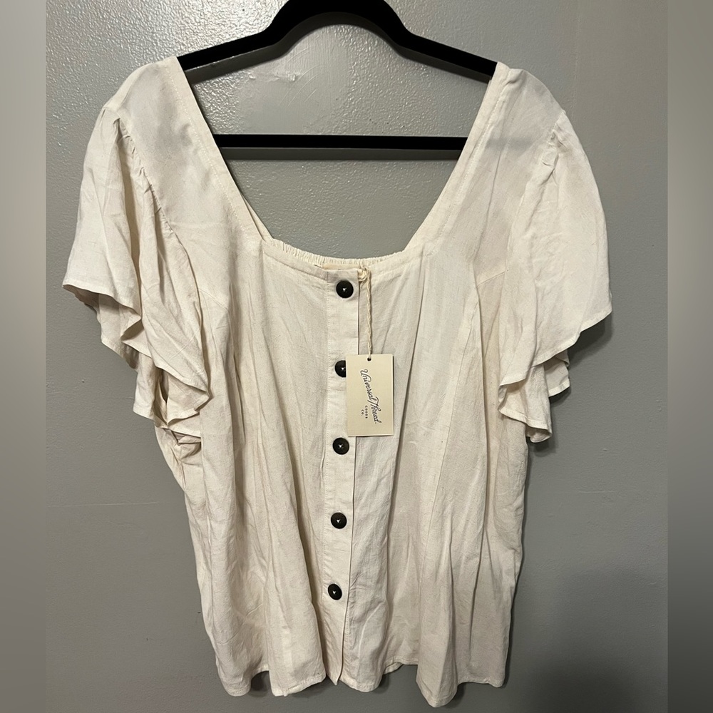 NWT Universal Thread Top
